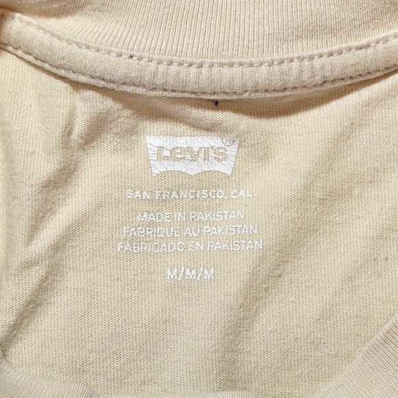 EUC Levi's Classic Brand Logo Patch Graphic Cotton T-Shirt Sz. M Light Tan - Picture 5 of 11